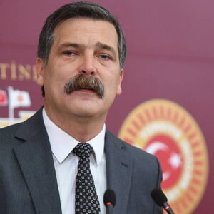 YKS süreci başladı: Sınav öncesinde okullar önünde kalabalıklar oluştu